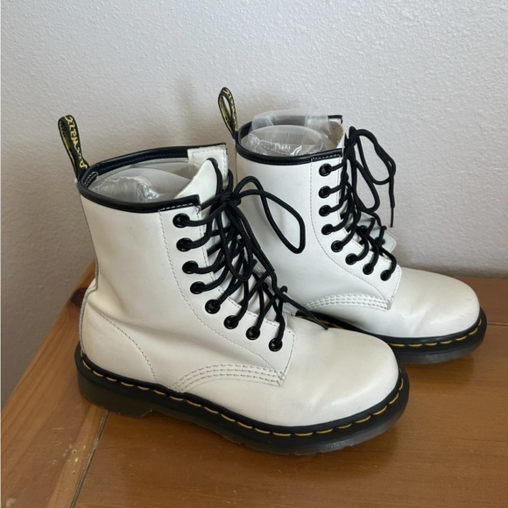 Women's White Dr Martens 1460Y Size 6 Barely Used goth core punk shoes‎
